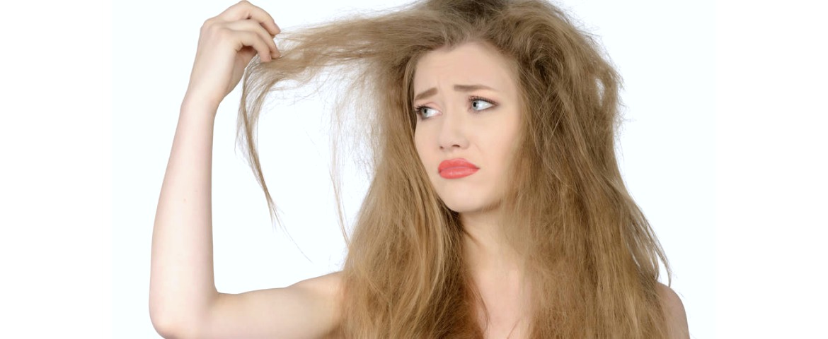 Comment se débarrasser des cheveux secs avec de l'huile essentielles ? Comment les rendre plus brillants ? Protéger ses cheveux avec des huiles naturelles bio recettes beauté naturelle pour cheveux. CHEVEUX SOYEUX DOUX;.