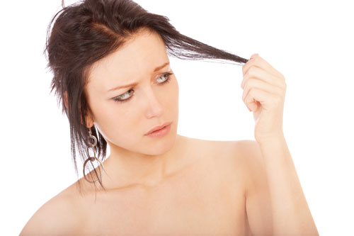 Comment lutter se débarrasser des cheveux gras avec des huiles essentielles ? Eviter lutter disparaître les cheveux gras.
